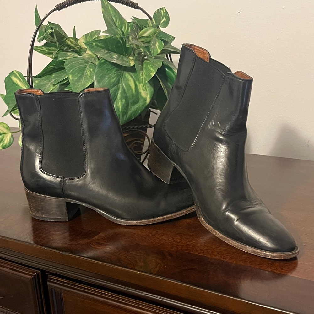 FRYE Black Leather Ankle Booties